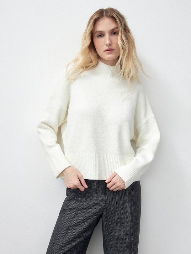 Свитер белый оверсайз