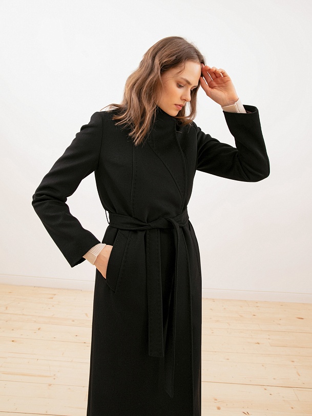 Шерстяное пальто с мембраной и утеплённой спинкой