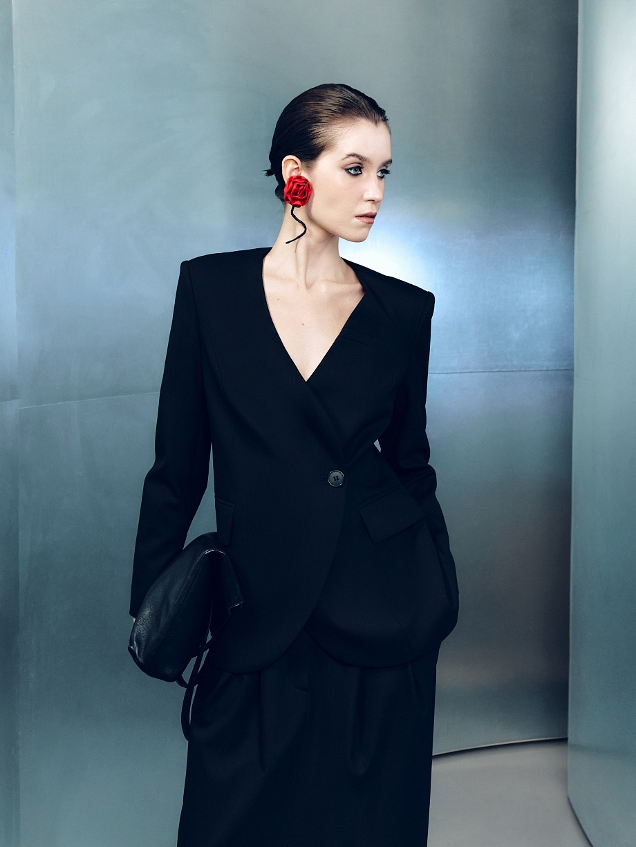 Приталенный жакет без лацканов