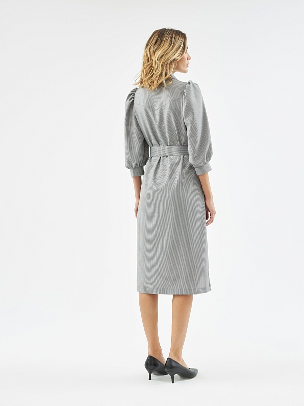 Приталенное платье из костюмной ткани