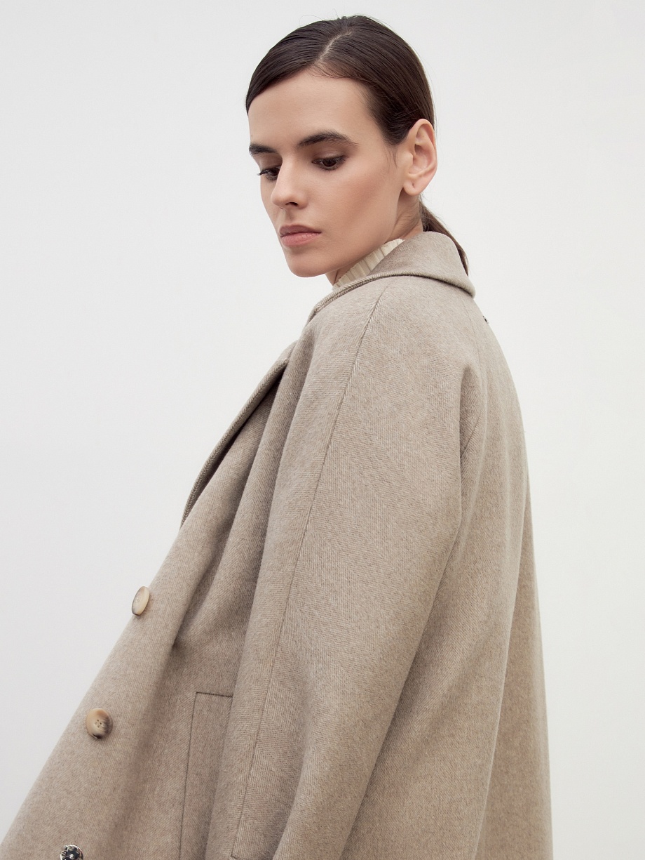 Шерстяное пальто с мембраной и утеплённой спинкой