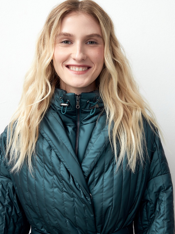 Стёганое пальто с мембраной и съёмным капюшоном