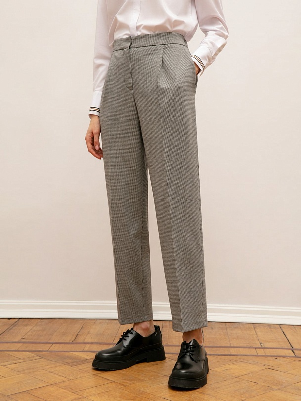 Комфортные трикотажные брюки со стрелками