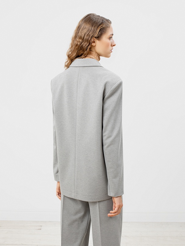 Удлиненный прямой жакет