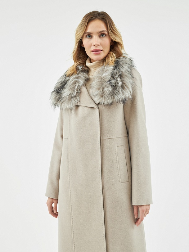 Зимнее пальто из шерсти с меховым воротником и мембраной