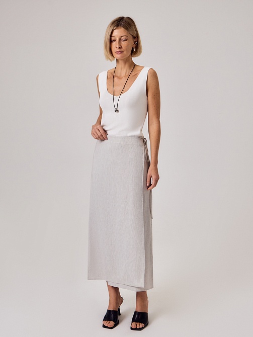 Юбка на запах из льняной ткани