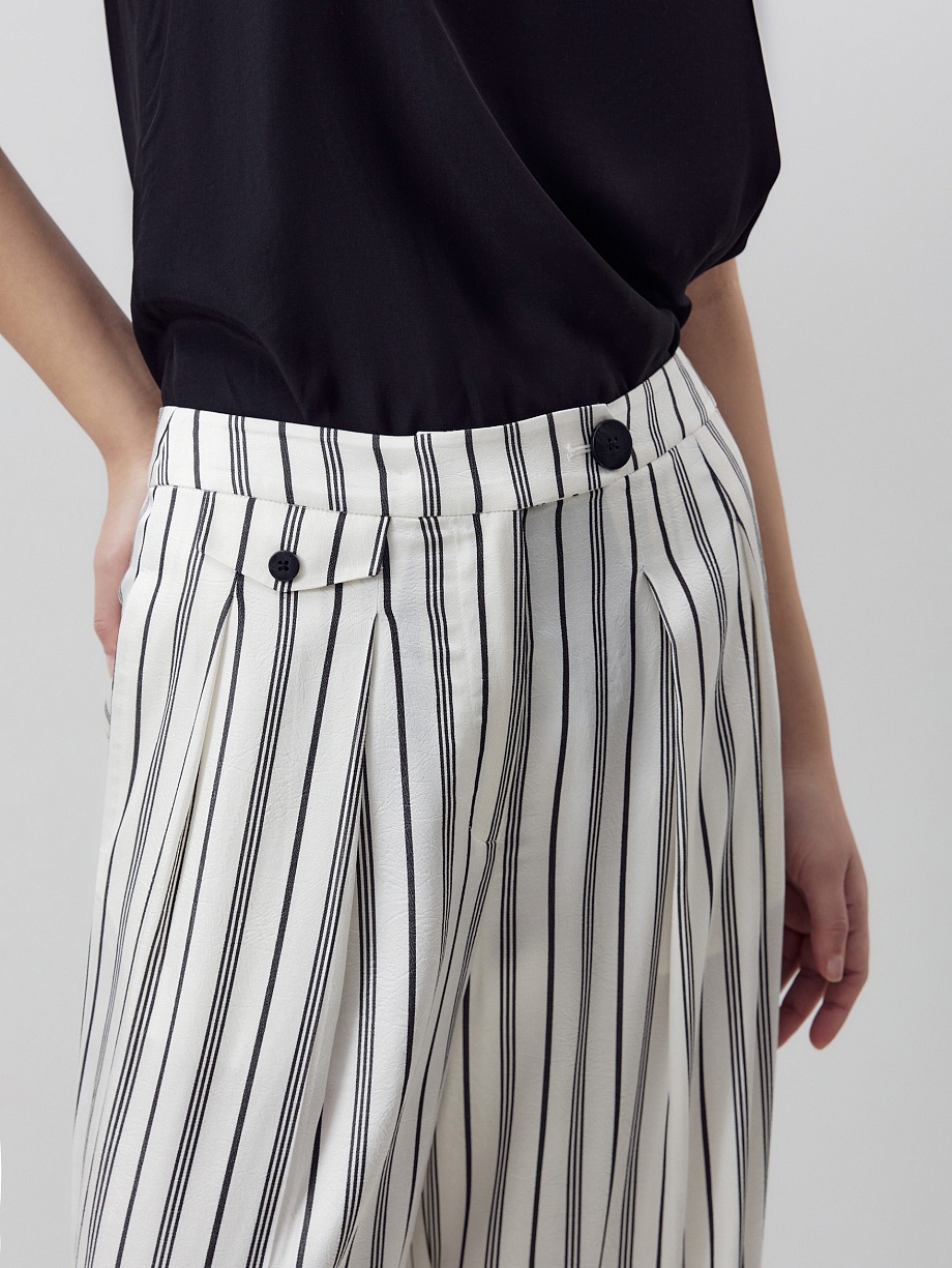 Брюки из натуральной ткани с высокой посадкой