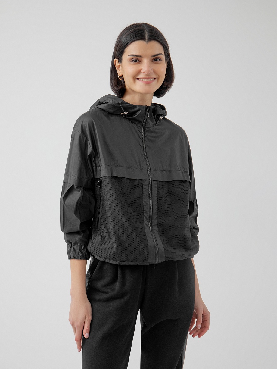 Куртка-ветровка женская с капюшоном