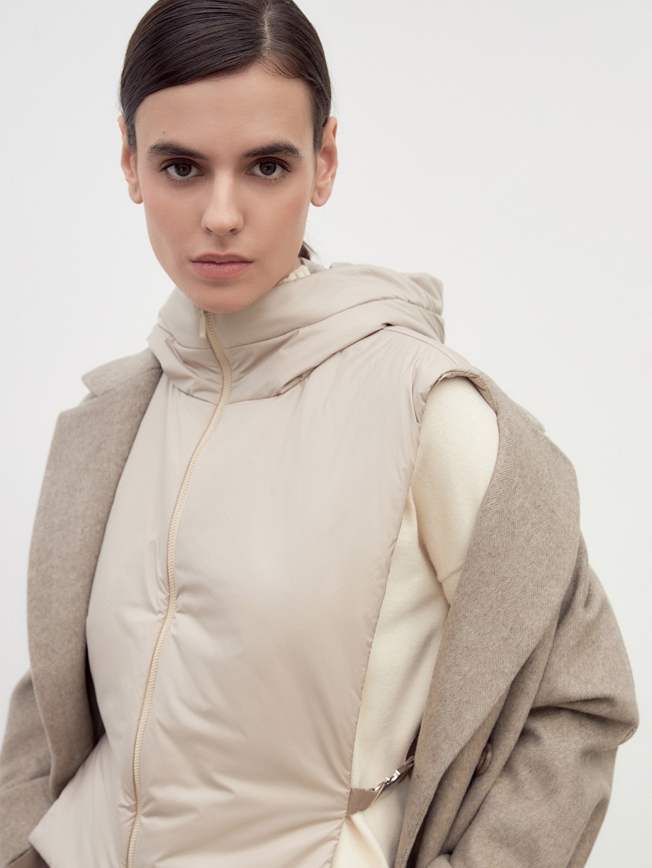 Шерстяное пальто с мембраной и утеплённой спинкой