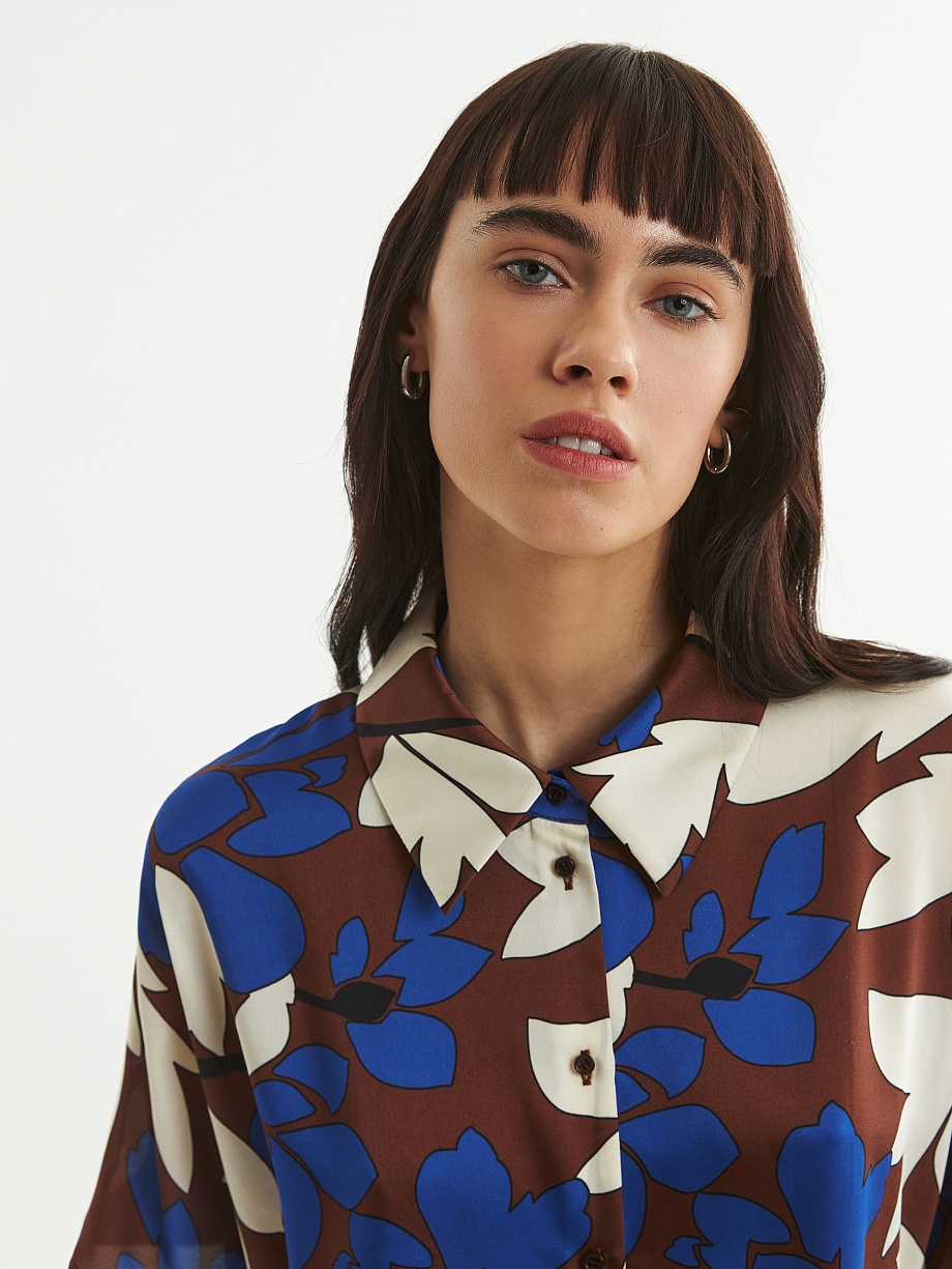 Свободная блуза с крупным цветочным принтом