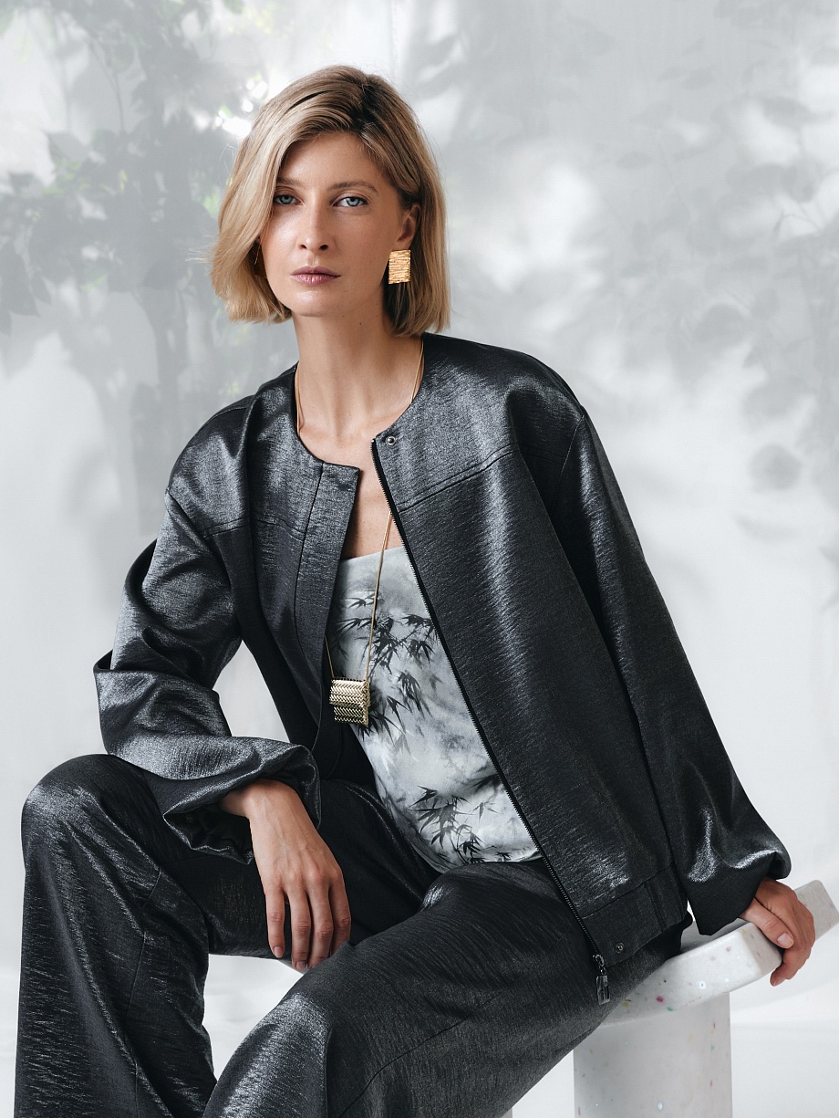 Бомбер из вискозной костюмной ткани на молнии