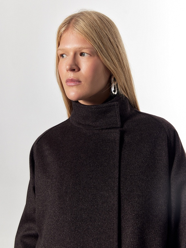 Шерстяное пальто с мембраной и утеплённой спинкой