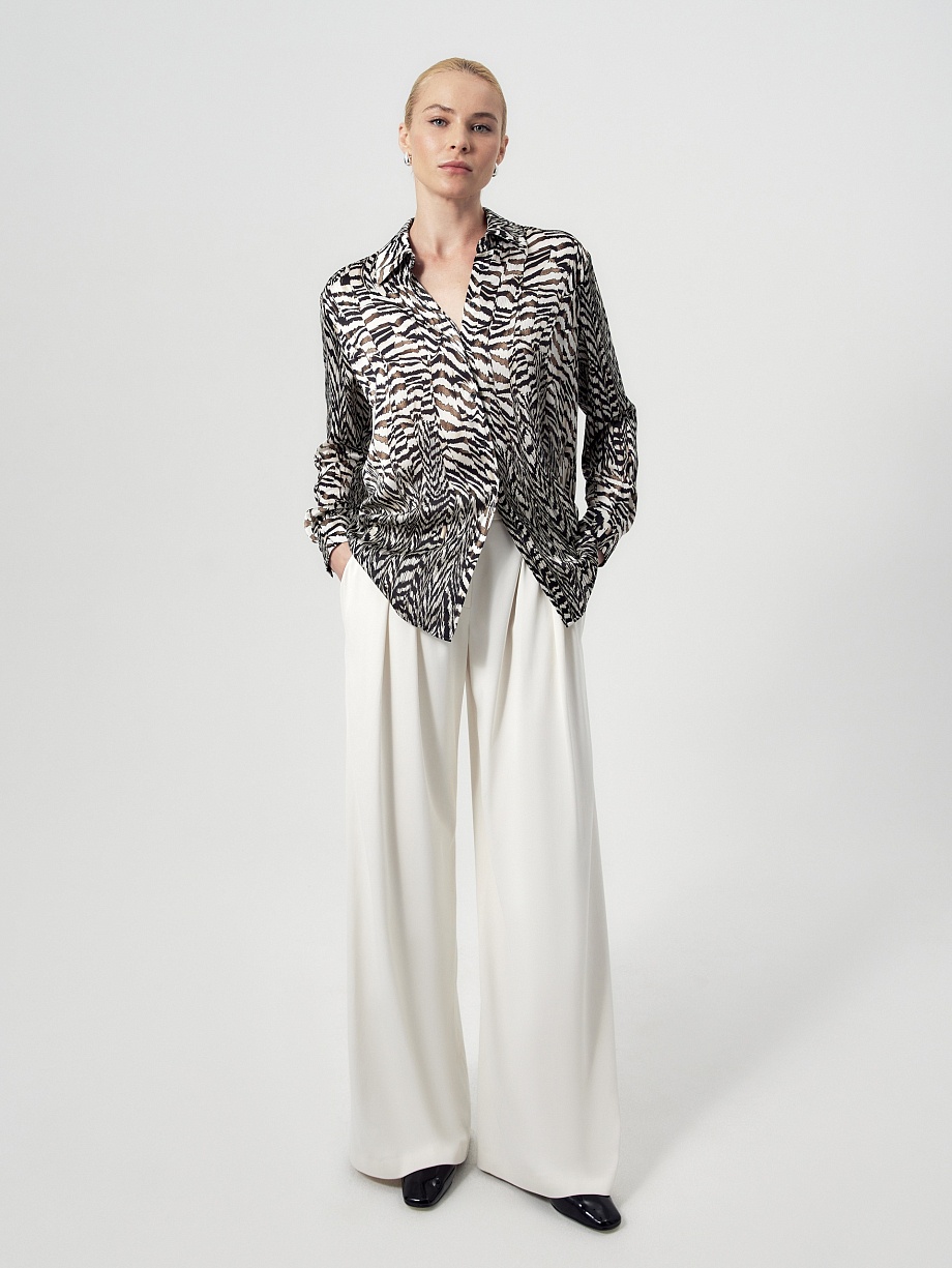 Блуза из атласной ткани с анималистичным принтом