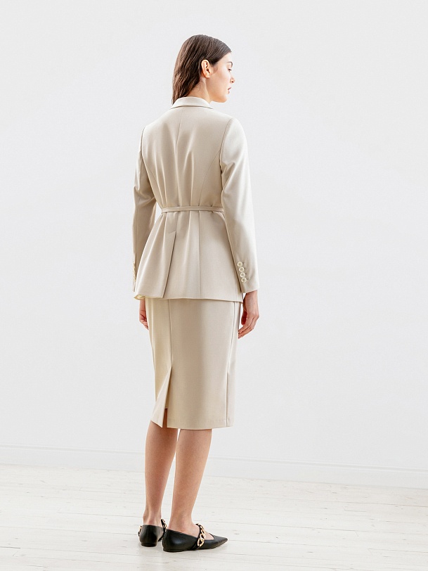 Жакет полуприлегающего силуэта