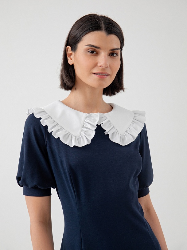 Трикотажное платье с белым воротником