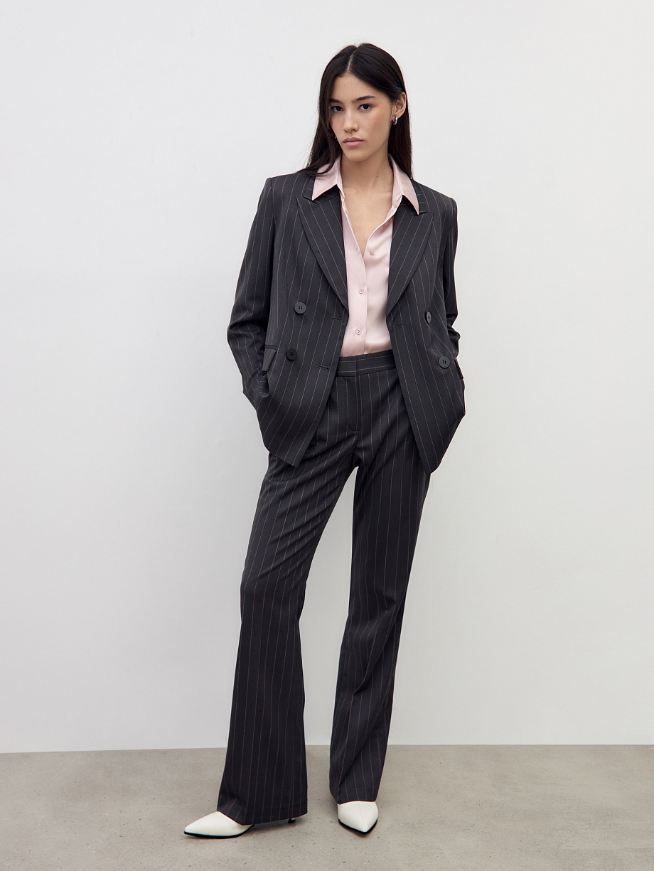 Двубортный прямой жакет в мужском стиле 