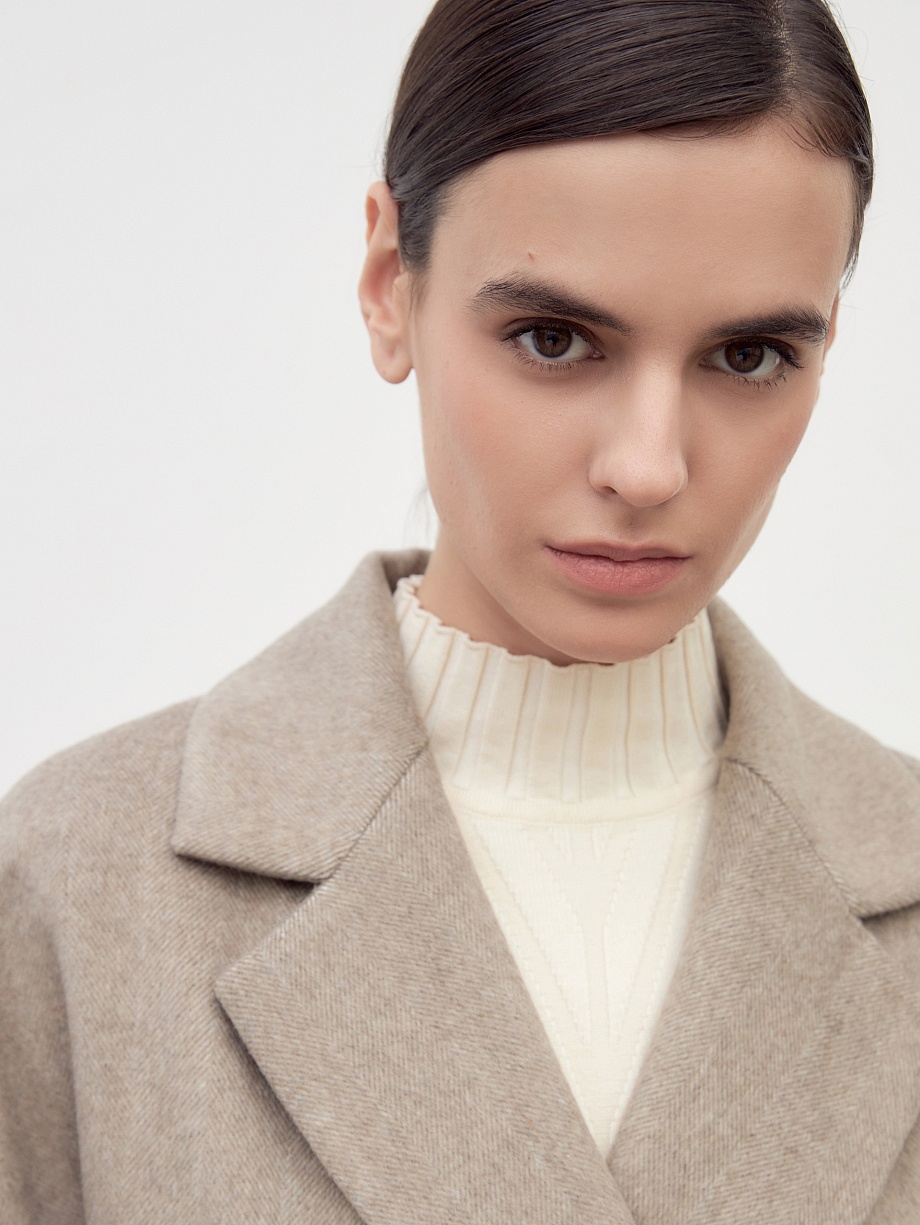 Шерстяное пальто с мембраной и утеплённой спинкой