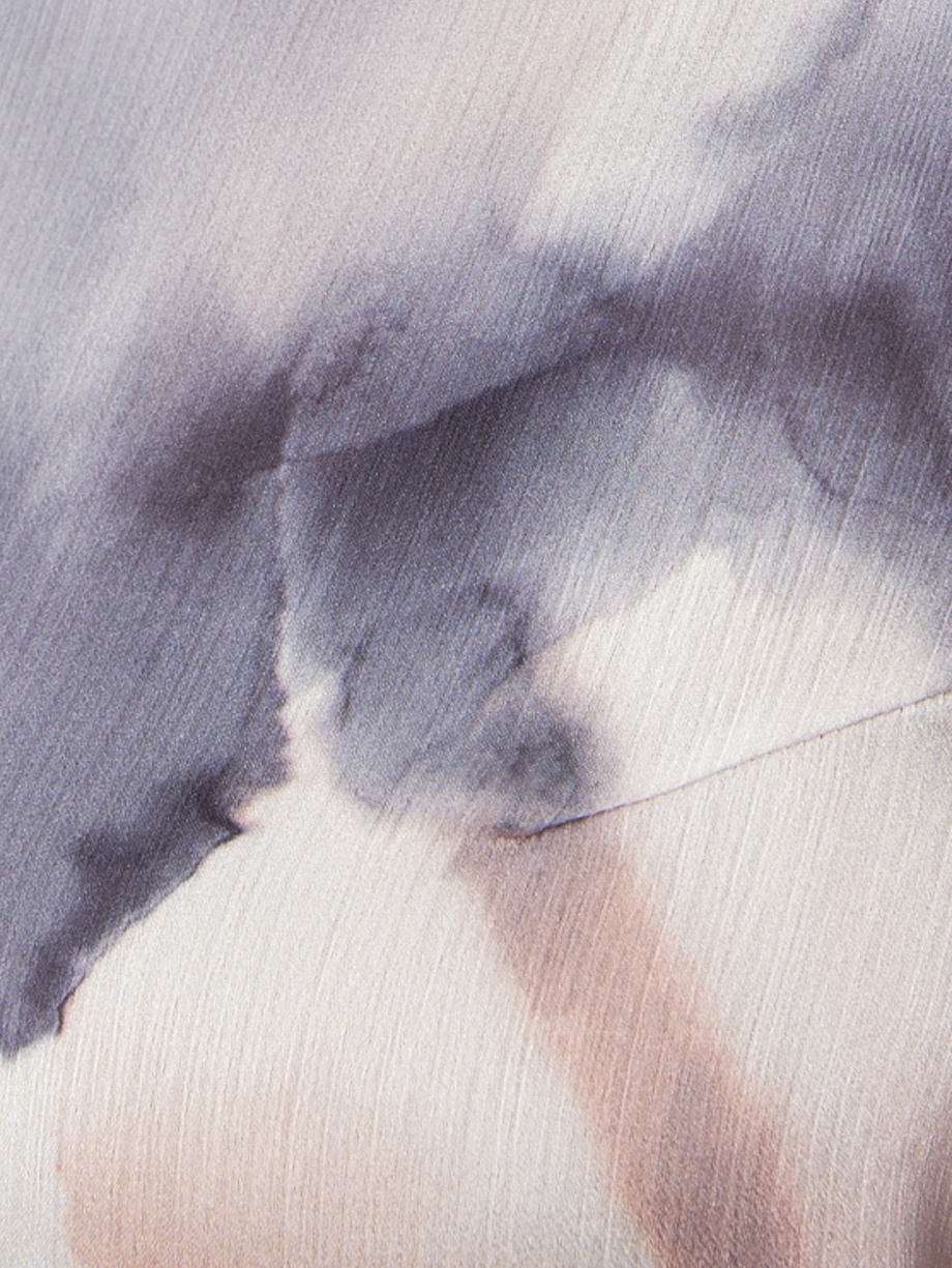 Прямая блуза из атласной ткани