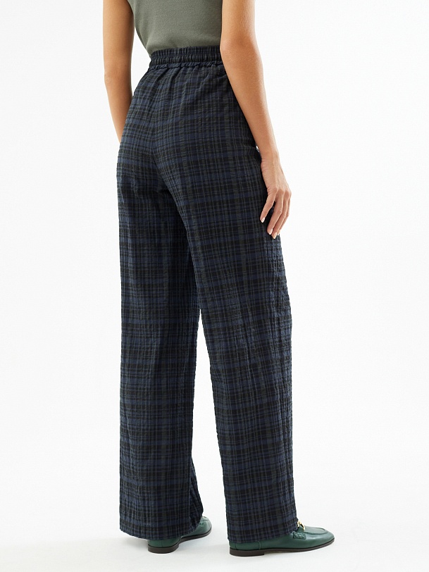 Брюки на завязках из фактурной ткани