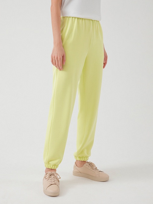 Брюки-джоггеры в стиле спорт-шик