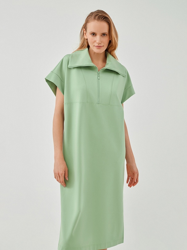 Трикотажное платье с воротником на молнии