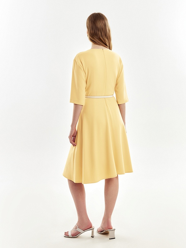 Желтое платье полусолнце с поясом