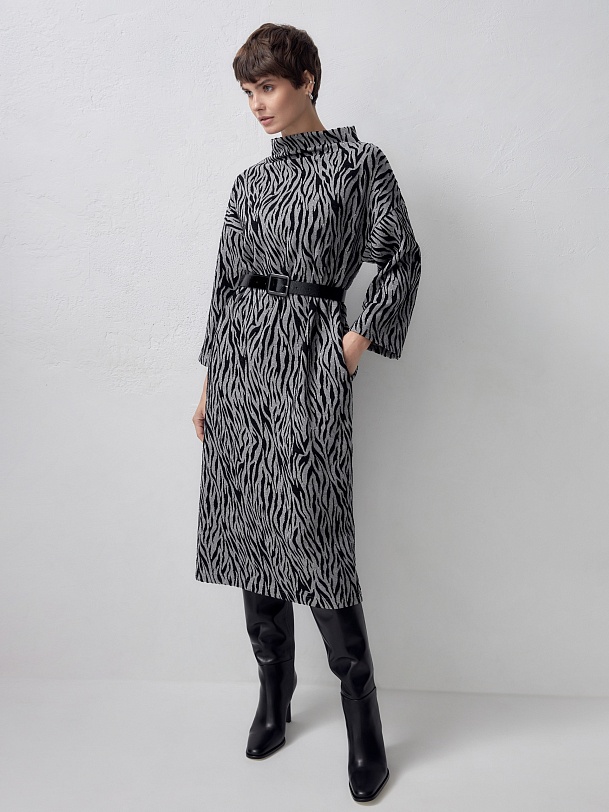 Свободное трикотажное платье в принте "зебра"