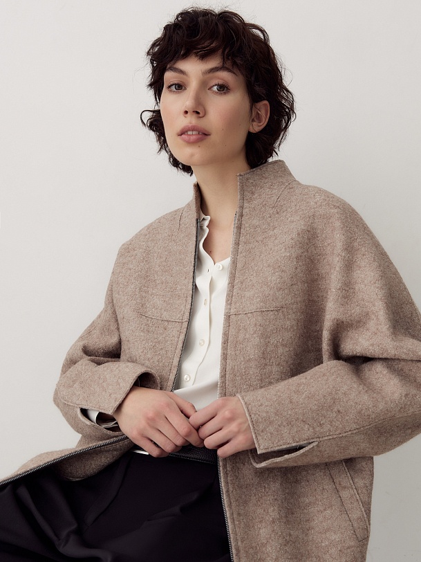 Демисезонное полупальто из шерсти