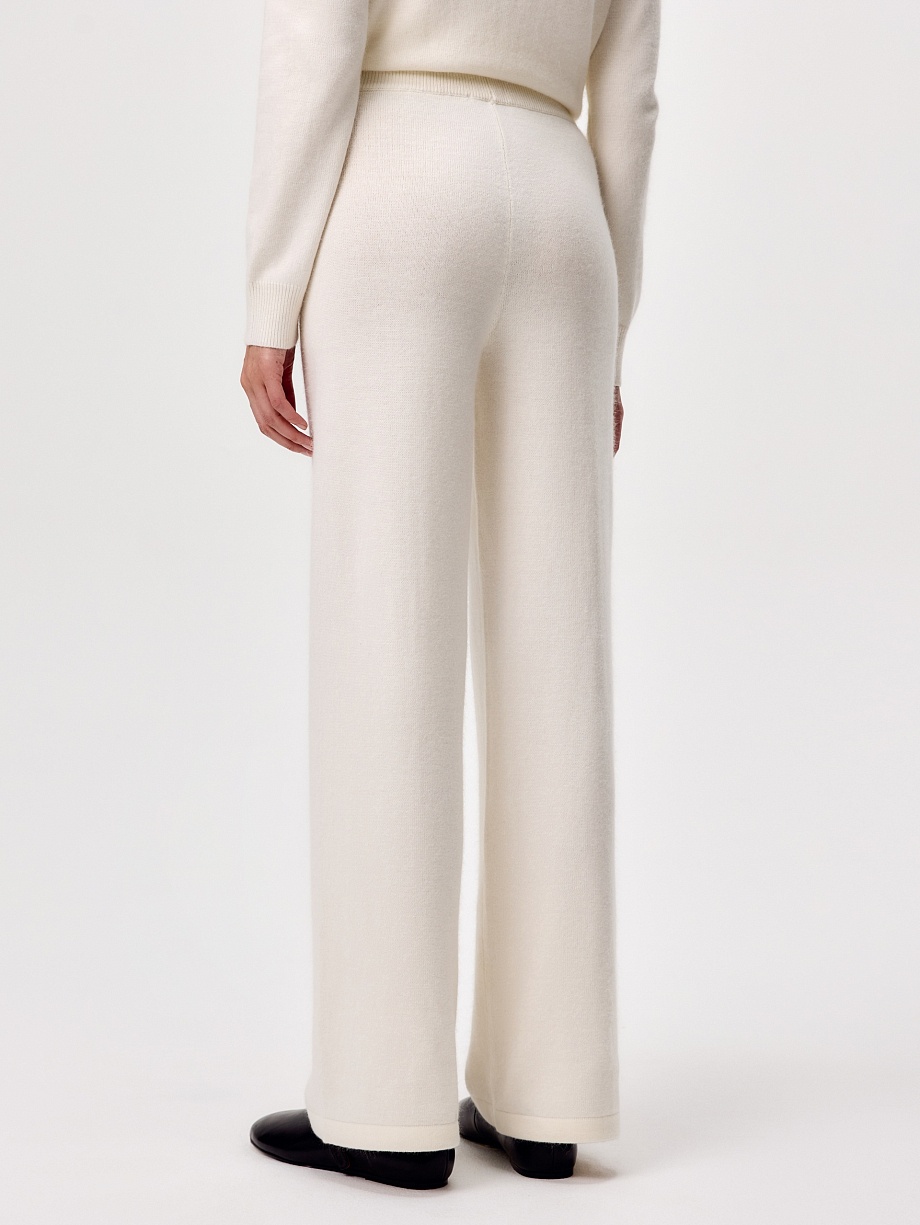 Костюм вязаный из шерсти с ангорой