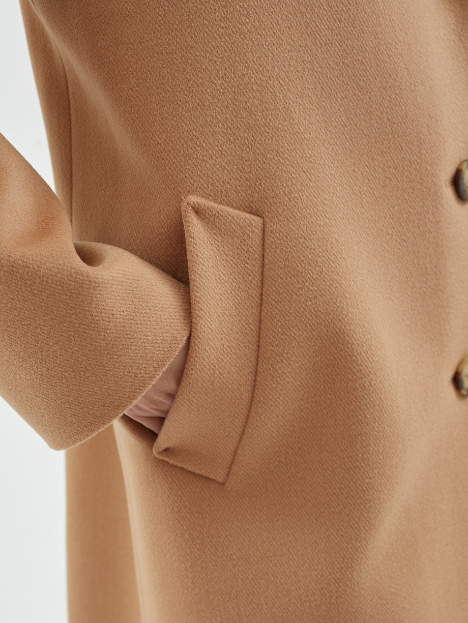 Шерстяное пальто с мембраной и утеплённой спинкой