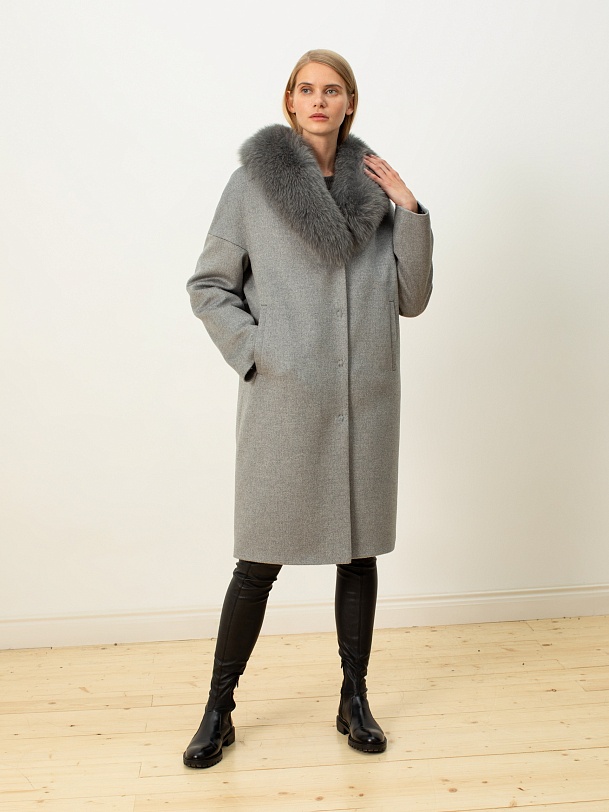 Зимнее пальто из шерсти с мембраной и меховым воротником