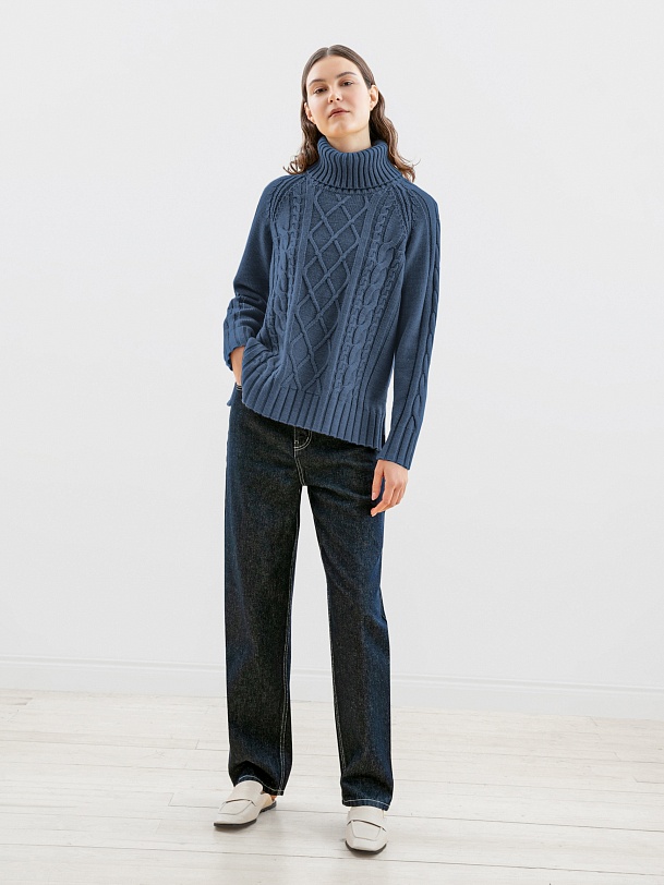 Свободный свитер из вязаного трикотажа