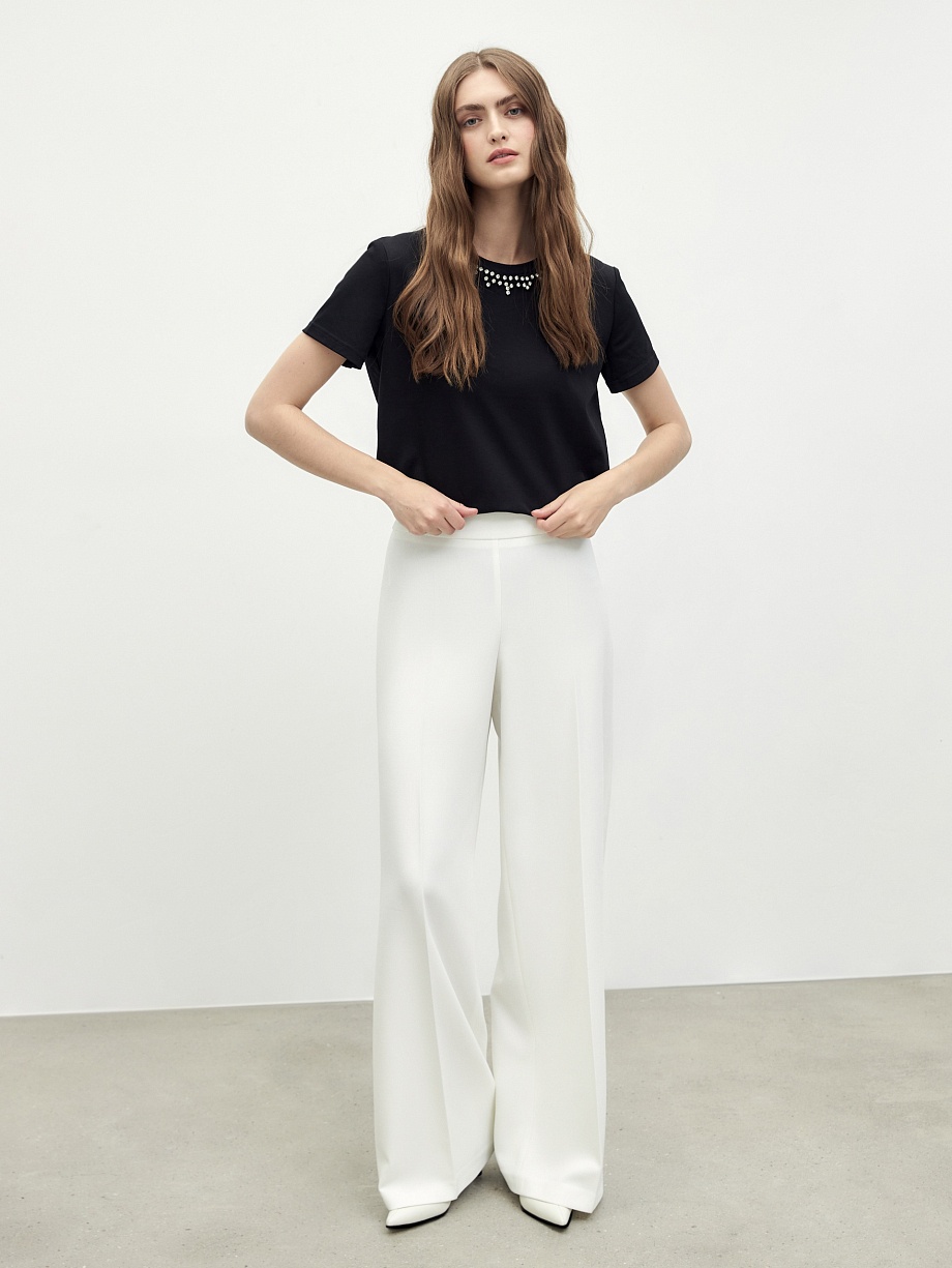 Футболка из 100% хлопка со стразами вдоль горловины