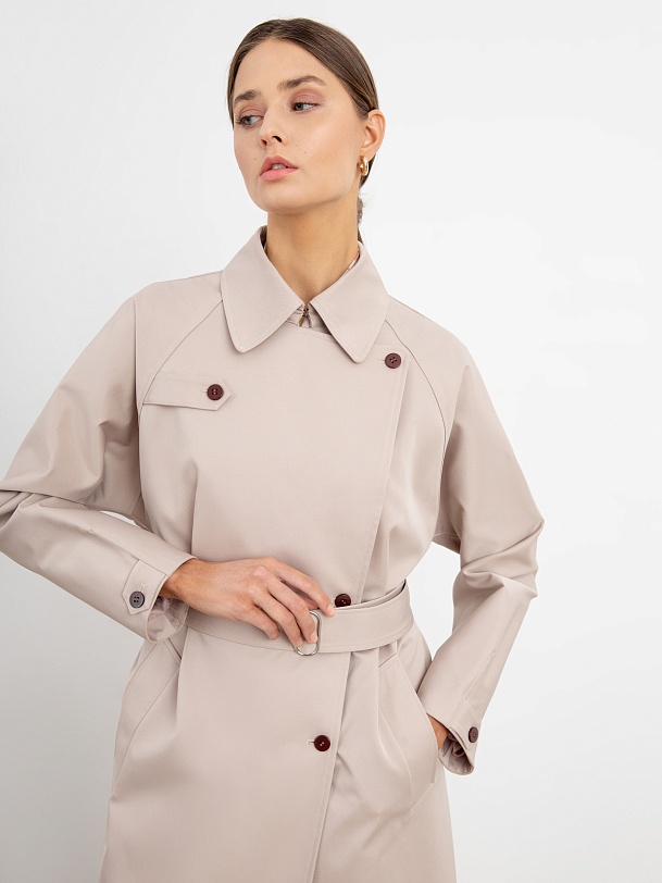 Двубортный бежевый тренч