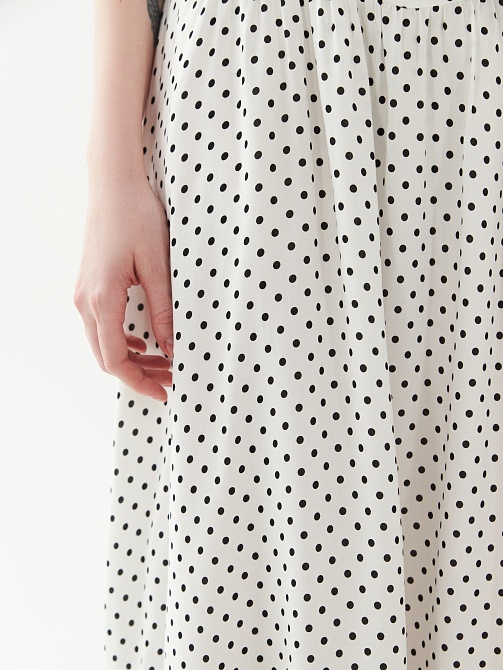 Нежное летнее платье из вискозы в горошек