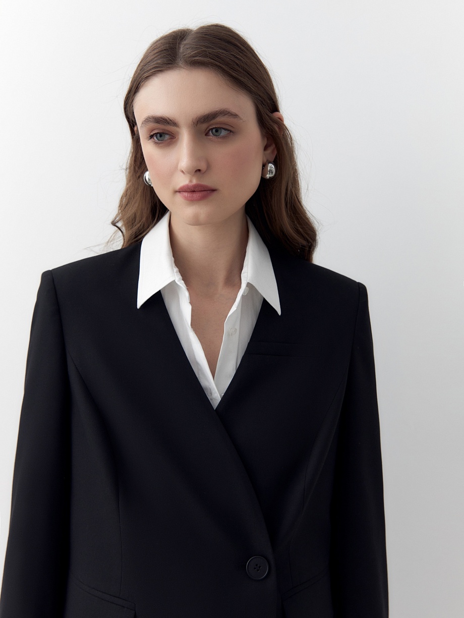 Приталенный жакет без лацканов