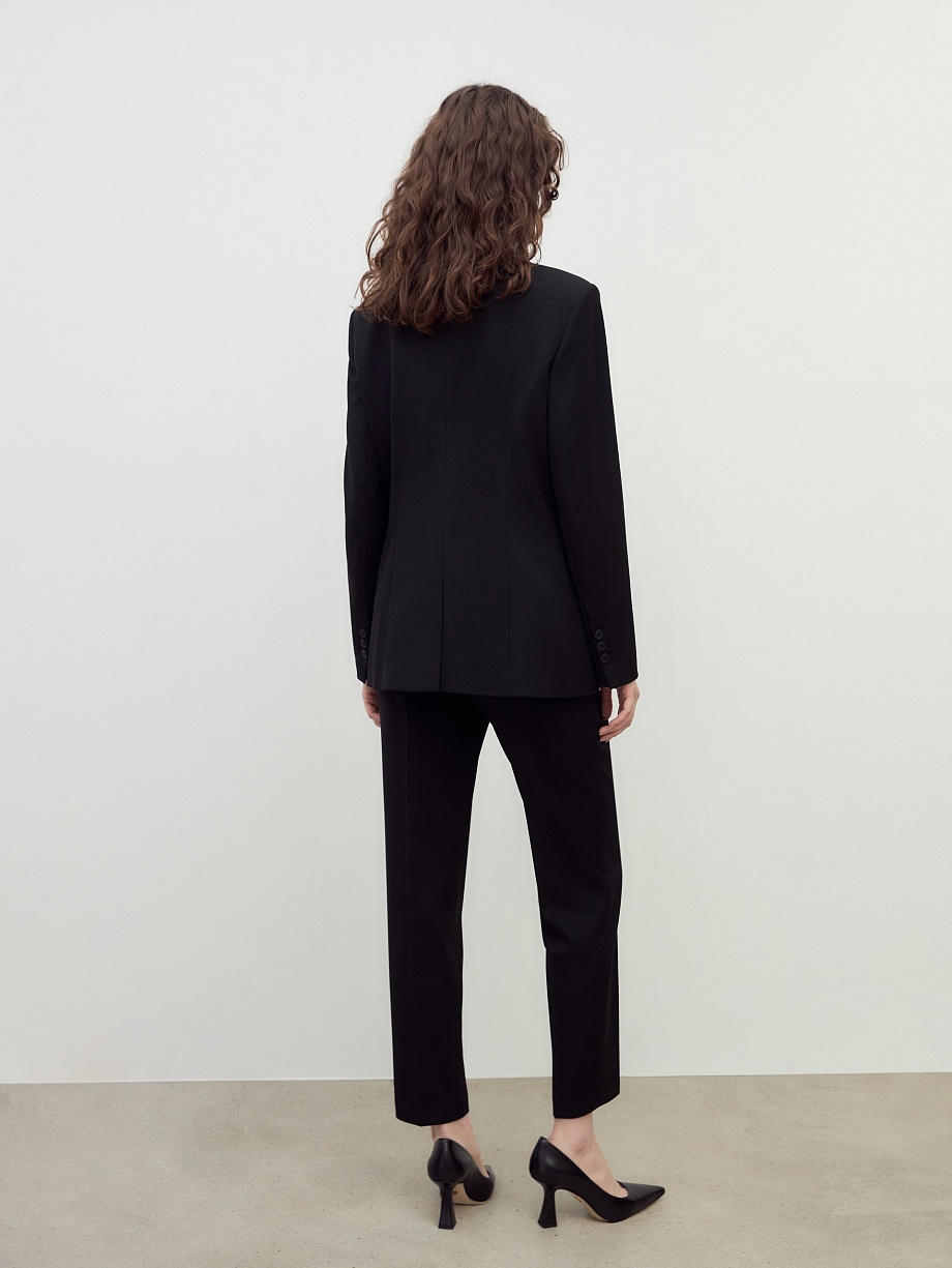 Классический двубортный жакет из костюмной ткани