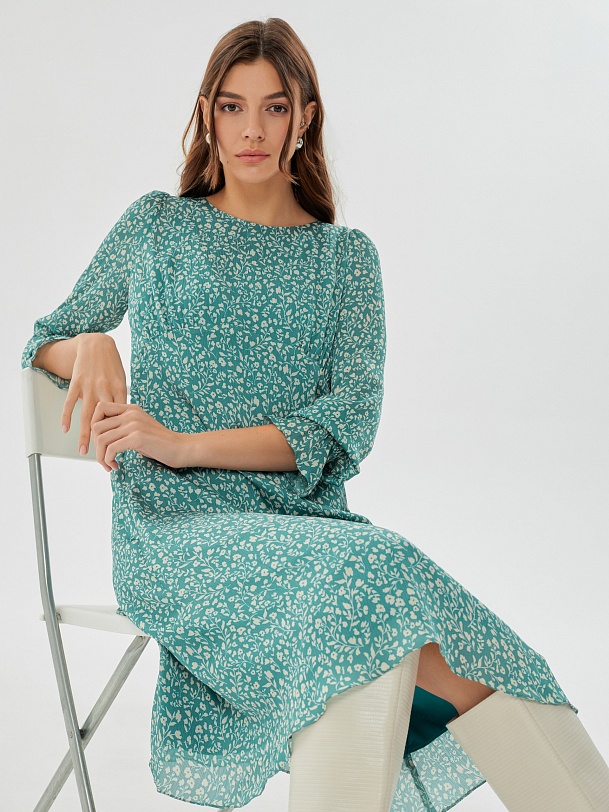 Романтичное платье приталенного силуэта