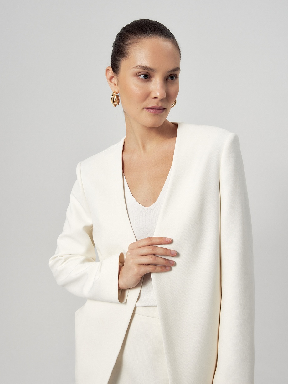 Прямой удлиненный жакет без застежки