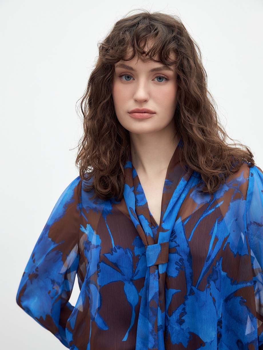 Свободная блуза с воротником-галстуком