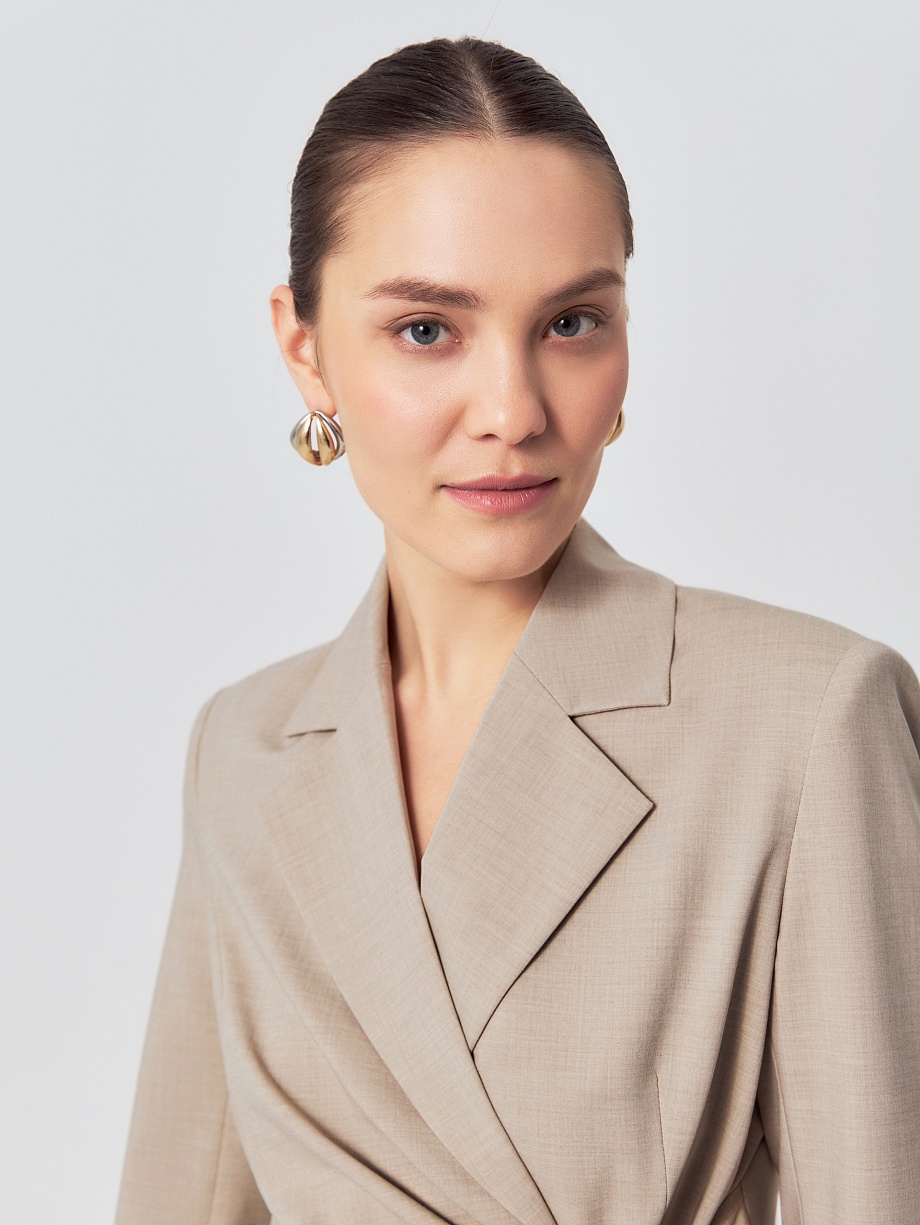 Приталенный жакет из костюмной ткани