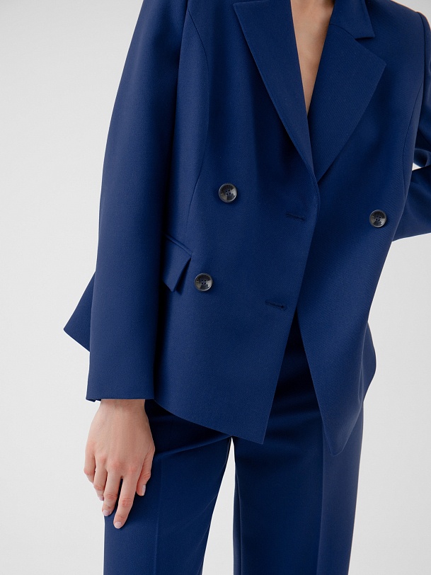 Двубортный жакет полуприлегающего силуэта