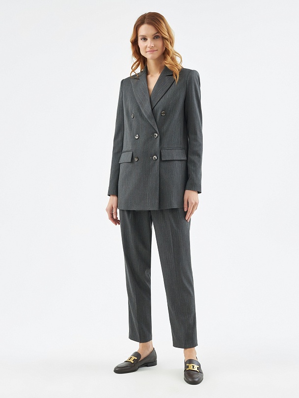 Двубортный жакет прямого силуэта