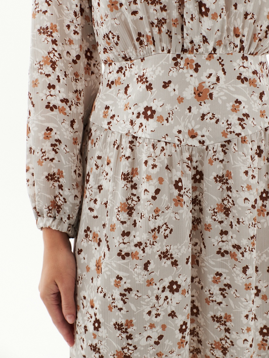 Нежное свободное платье с цветочным принтом