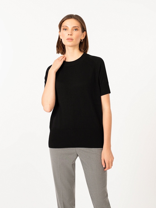 Джемпер трикотажный черный с коротким рукавом