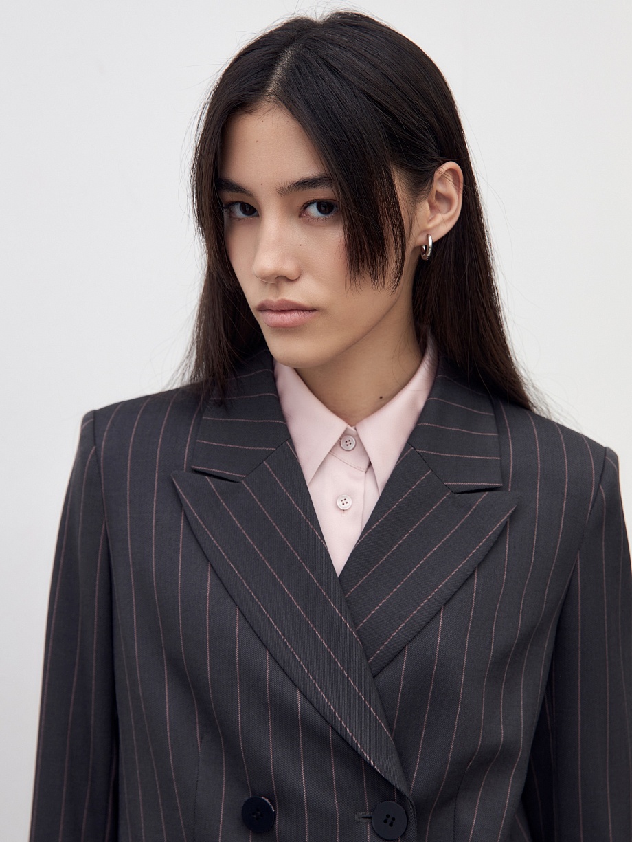 Двубортный прямой жакет в мужском стиле 