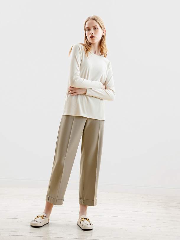 Джемпер полуприлегающего силуэта