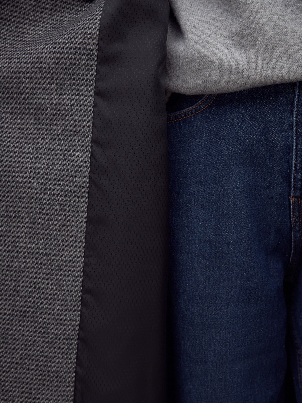 Шерстяное пальто с мембраной и утеплённой спинкой