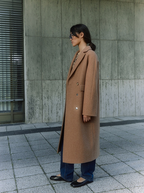 Шерстяное пальто с мембраной и утеплённой спинкой