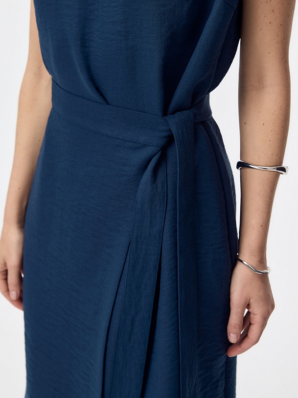 Платье на запах из вискозной ткани